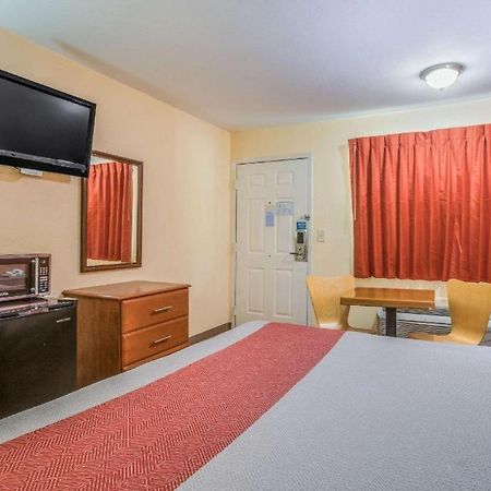 Rodeway Inn & Suites Macon Exterior photo