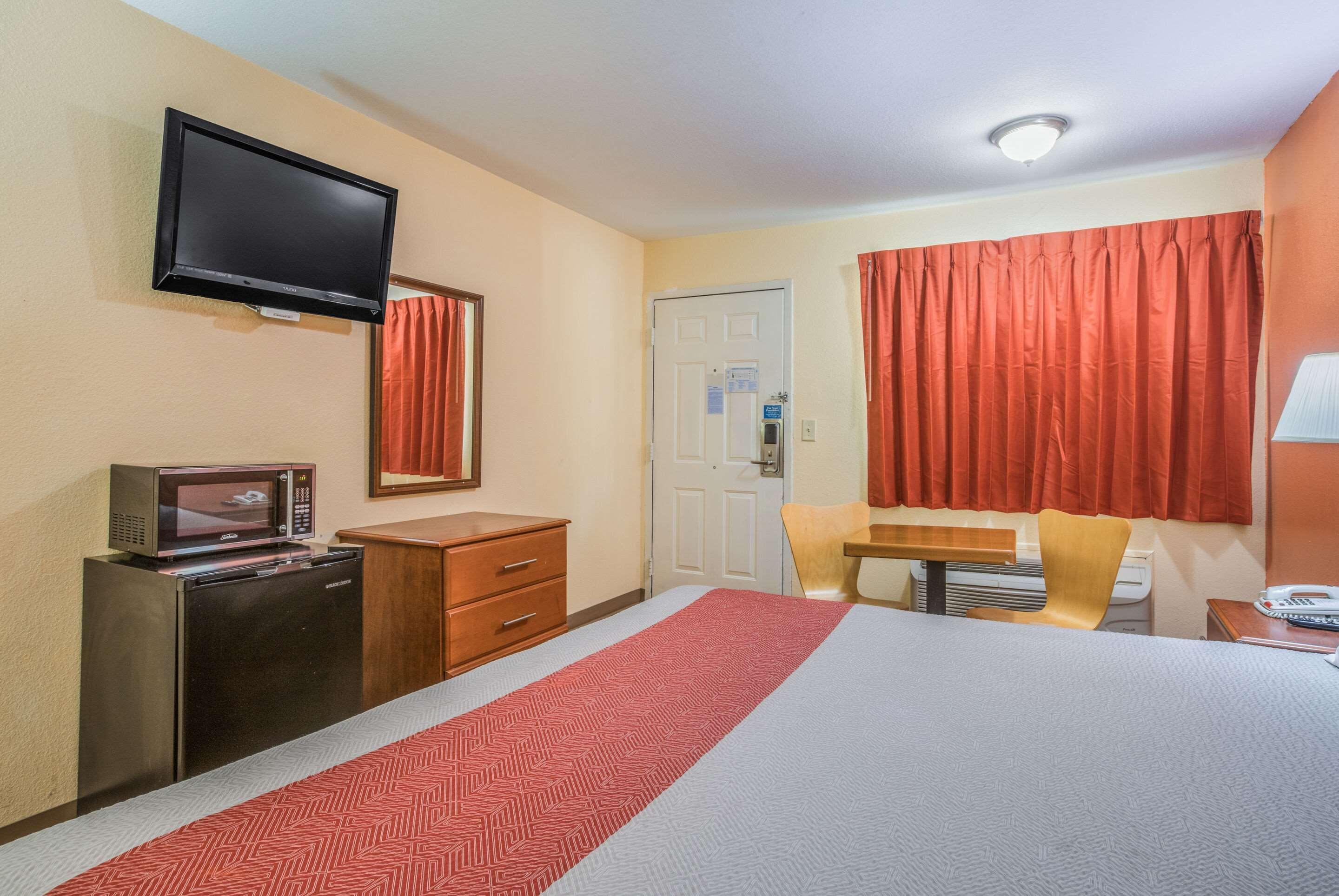 Rodeway Inn & Suites Macon Exterior photo