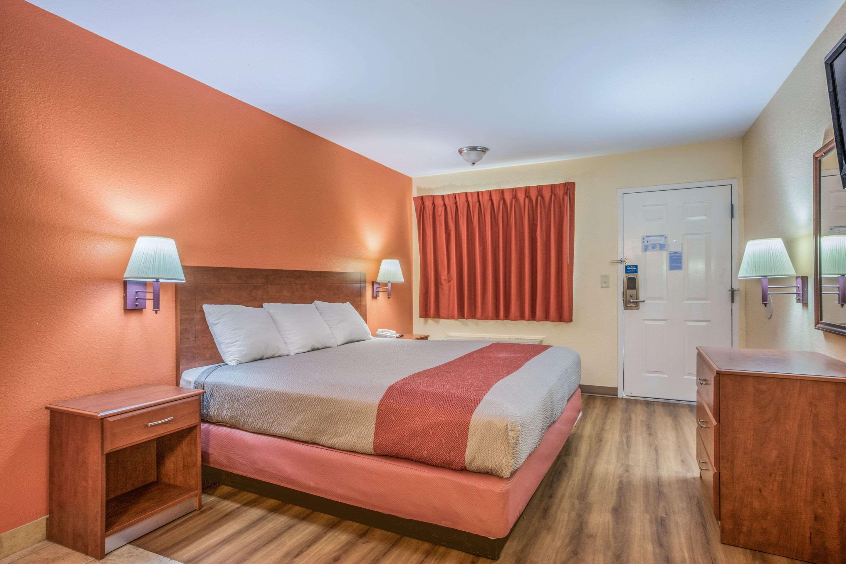 Rodeway Inn & Suites Macon Exterior photo