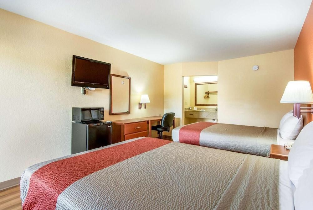 Rodeway Inn & Suites Macon Exterior photo