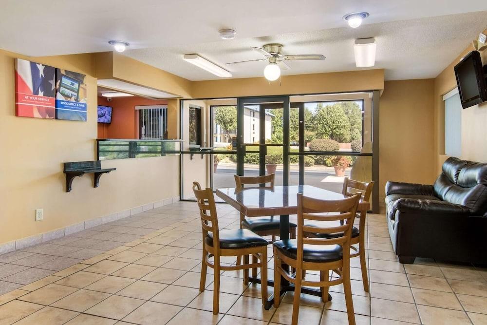Rodeway Inn & Suites Macon Exterior photo