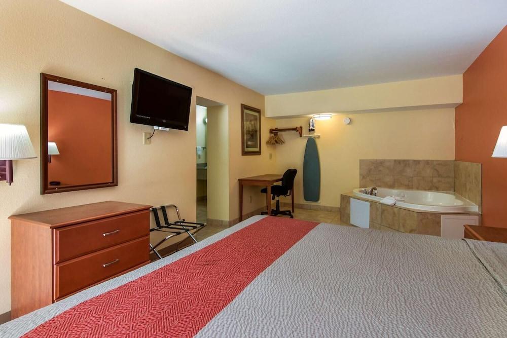 Rodeway Inn & Suites Macon Exterior photo